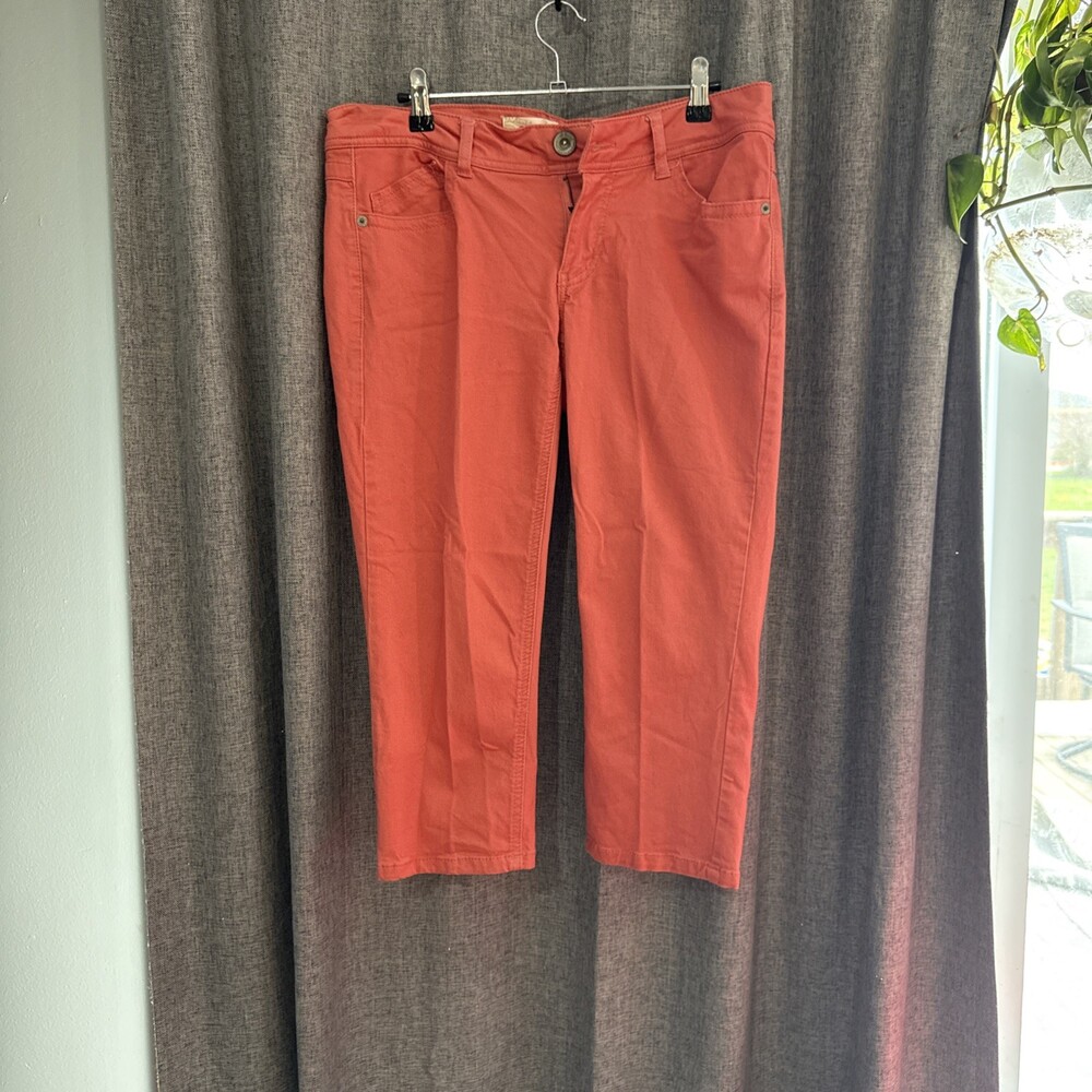 coral colored Rewind capris size 11